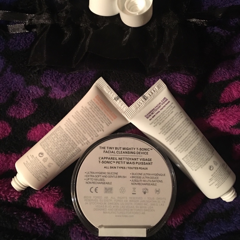 Luna Play in Midnight with Day/Night Cleansers - Picture 3 of 4